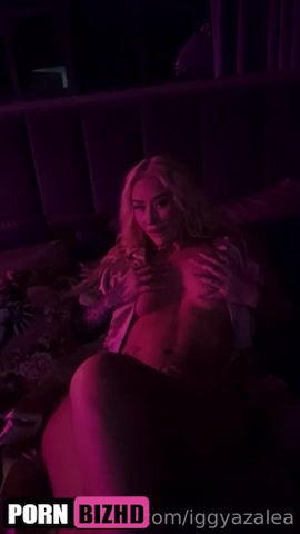 Iggy Azalea Tease body so lewd